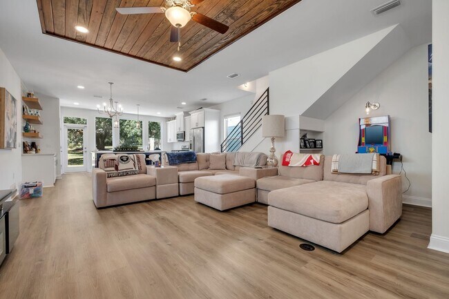 Foto del edificio - 458 Grand Oaks Rd