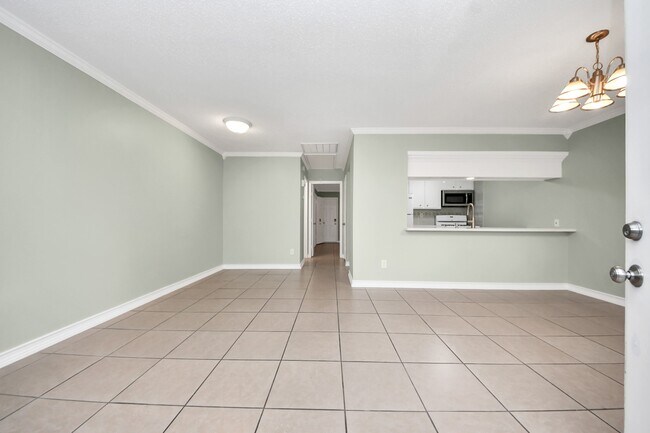 Foto del edificio - 44 W Tri Oaks Ln