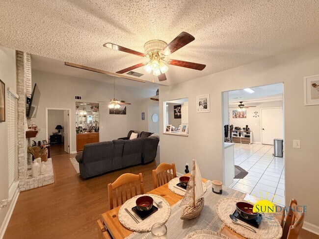 Foto del edificio - Charming 3BR Home in Mary Esther Near Hurlburt Field!