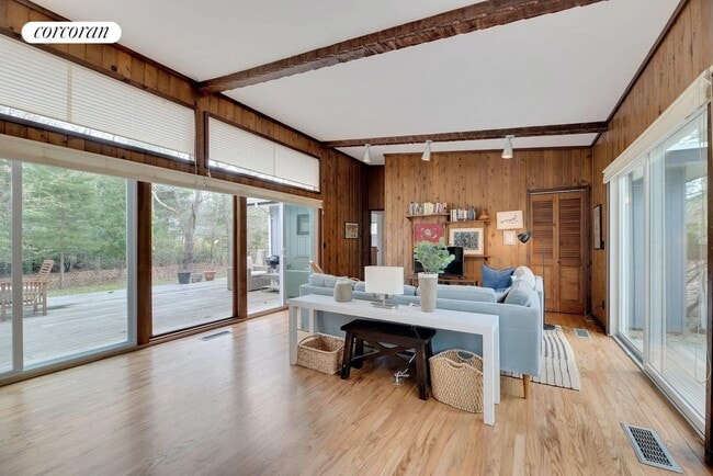 Building Photo - 7 Highwood