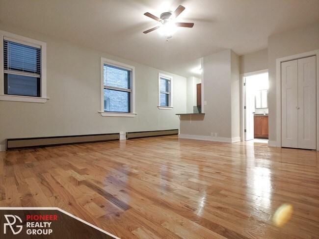 Foto del edificio - 635 W Barry Ave