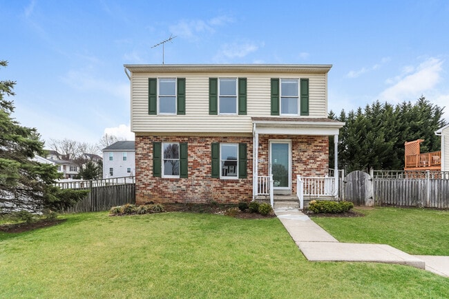 Building Photo - 9408 Seven Courts Dr