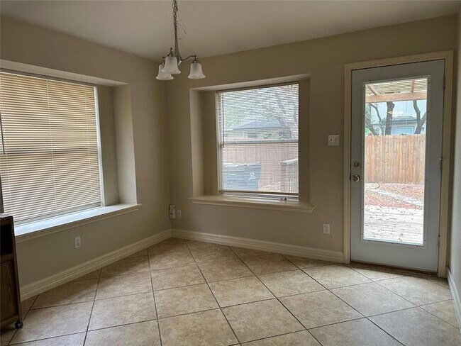 Foto del edificio - 706 Luke Ln