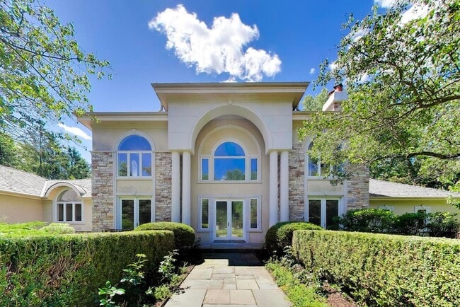 Foto del edificio - 148 N Ahwahnee Rd