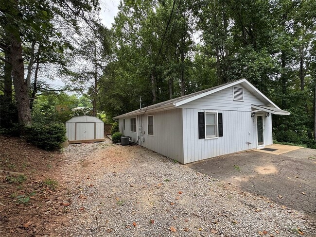 Building Photo - 291 Cherokee Way