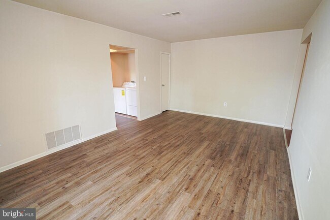Building Photo - 810 College Ln