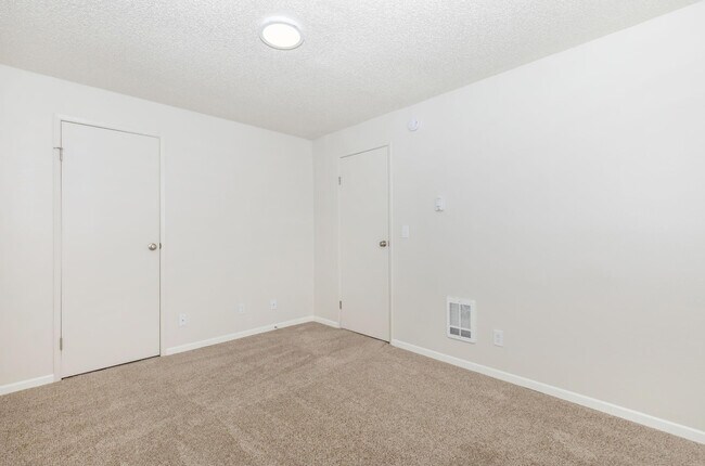 Building Photo - Spanish Hills Apartments