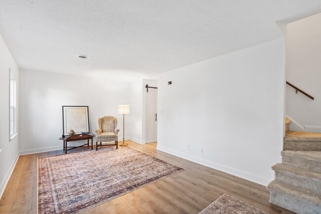 Foto del edificio - 75 Sweetbriar Ln