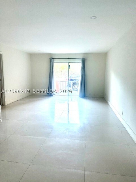 Foto del edificio - 18111 NW 68th Ave
