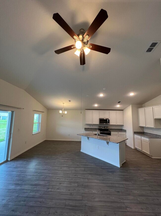 Building Photo - 1194 Dania Cir