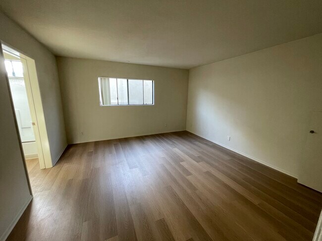 Foto del edificio - 12630 Mitchell Ave