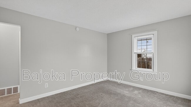 Foto del edificio - 648 Mayflower Ave