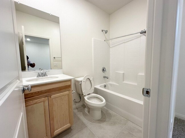 Building Photo - Beautiful BRAND NEW house