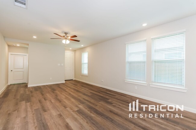 Building Photo - 8208 Howell Oak Dr