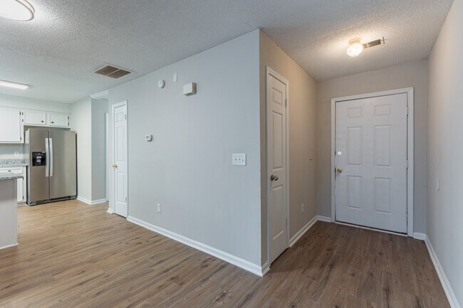 Foto del edificio - 313 Friarsgate Blvd