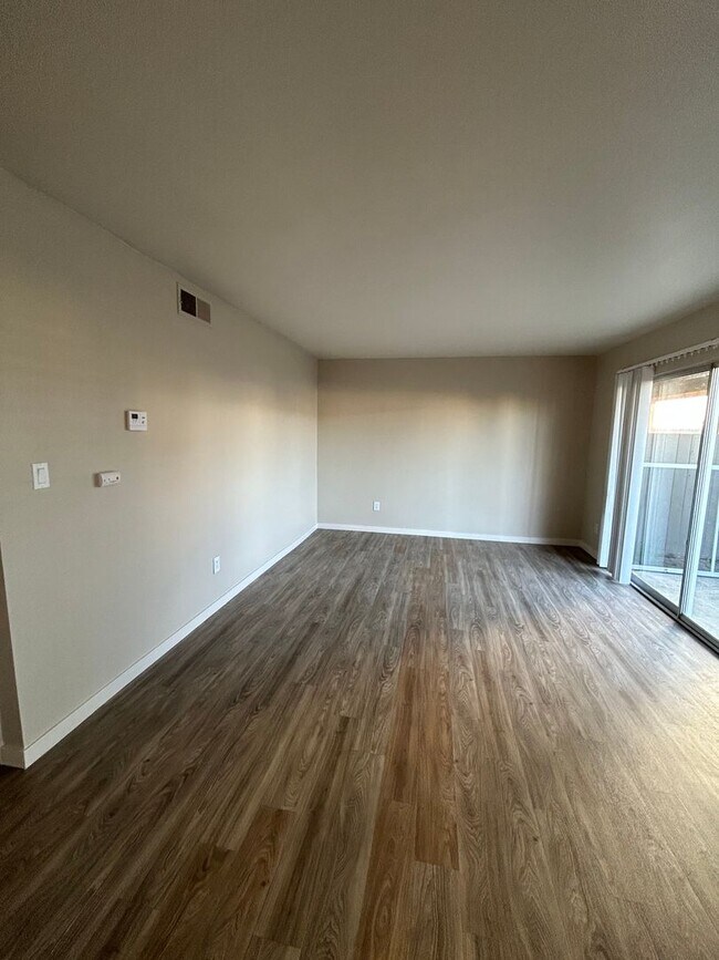 Foto del interior - Riverbend Apartments — Where Comfort Meets...