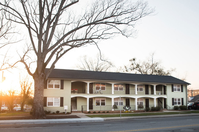 Building Photo - Campus Walk at East Carolina