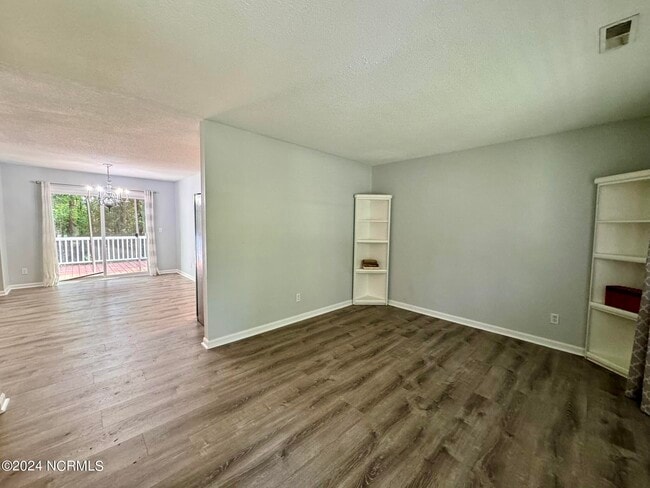 Building Photo - 4825 Long Branch Dr