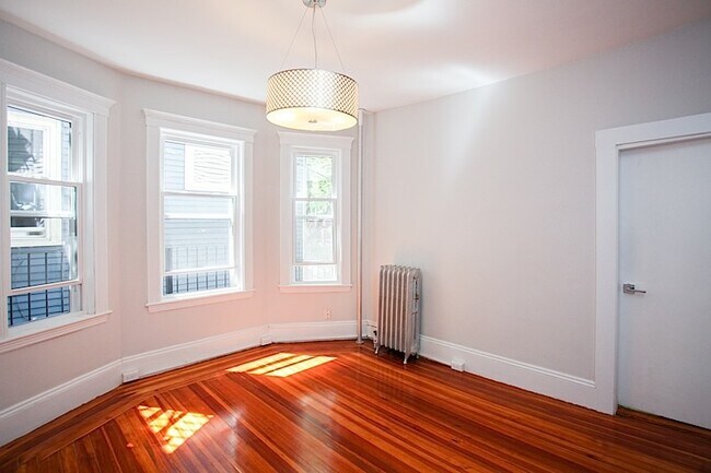 Foto del edificio - 131 Cottage St