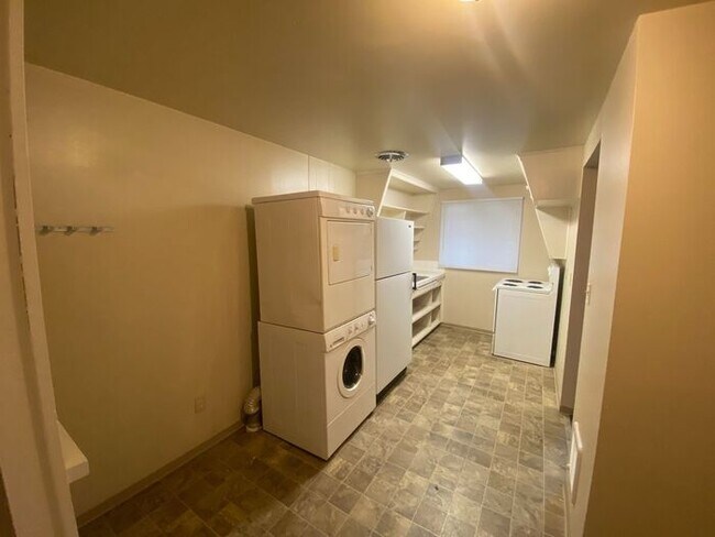 Foto del edificio - One Bedroom Duplex - Unit 708