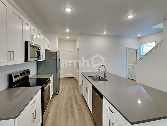 Foto del edificio - 23492 E 3rd Pl