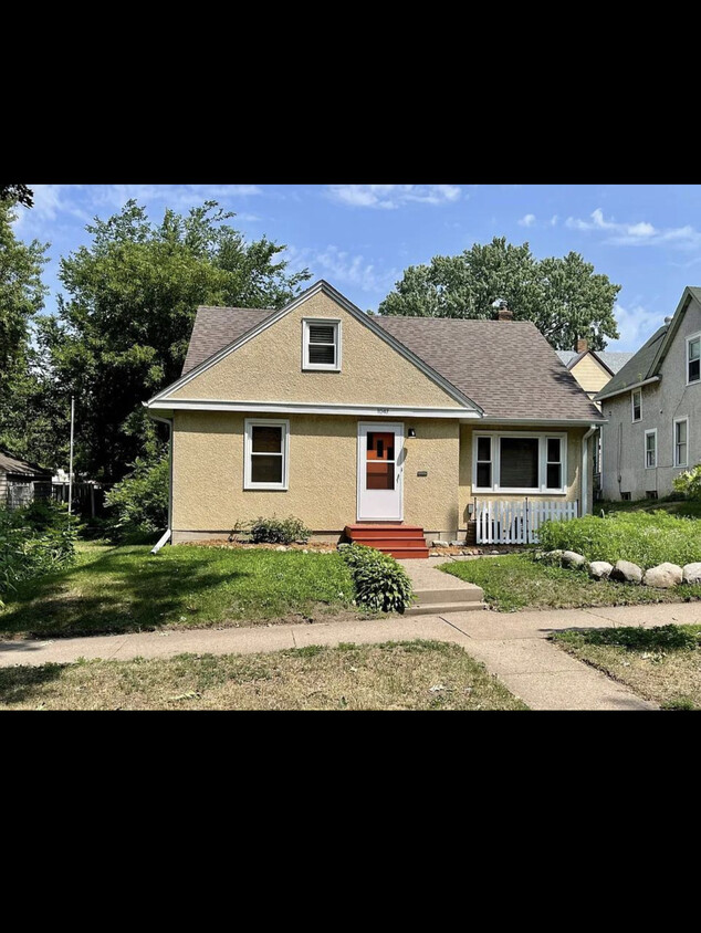 Primary Photo - 1047 Jenks Ave E