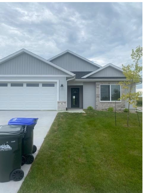 Foto principal - 96 Huntington Dr