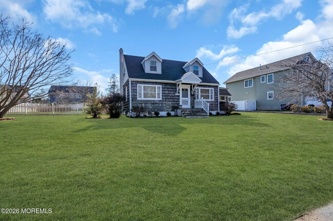 Building Photo - 633 Agnes Ave