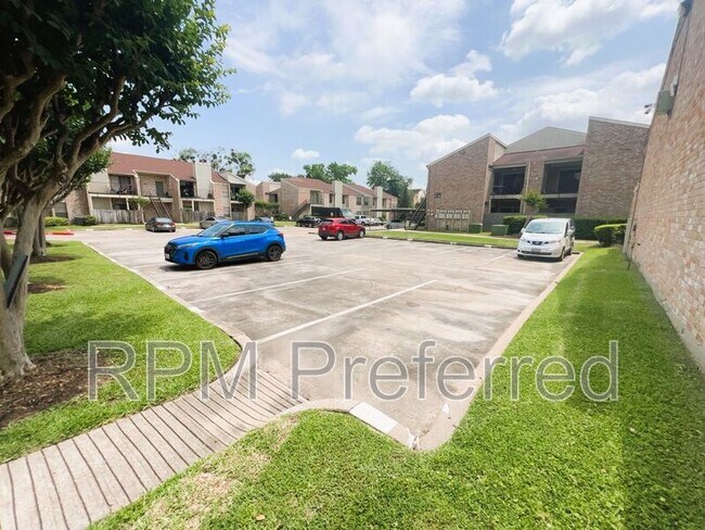 Foto del edificio - 8100 Cambridge St