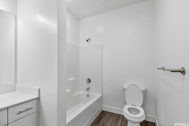 Building Photo - 473 W 40 S