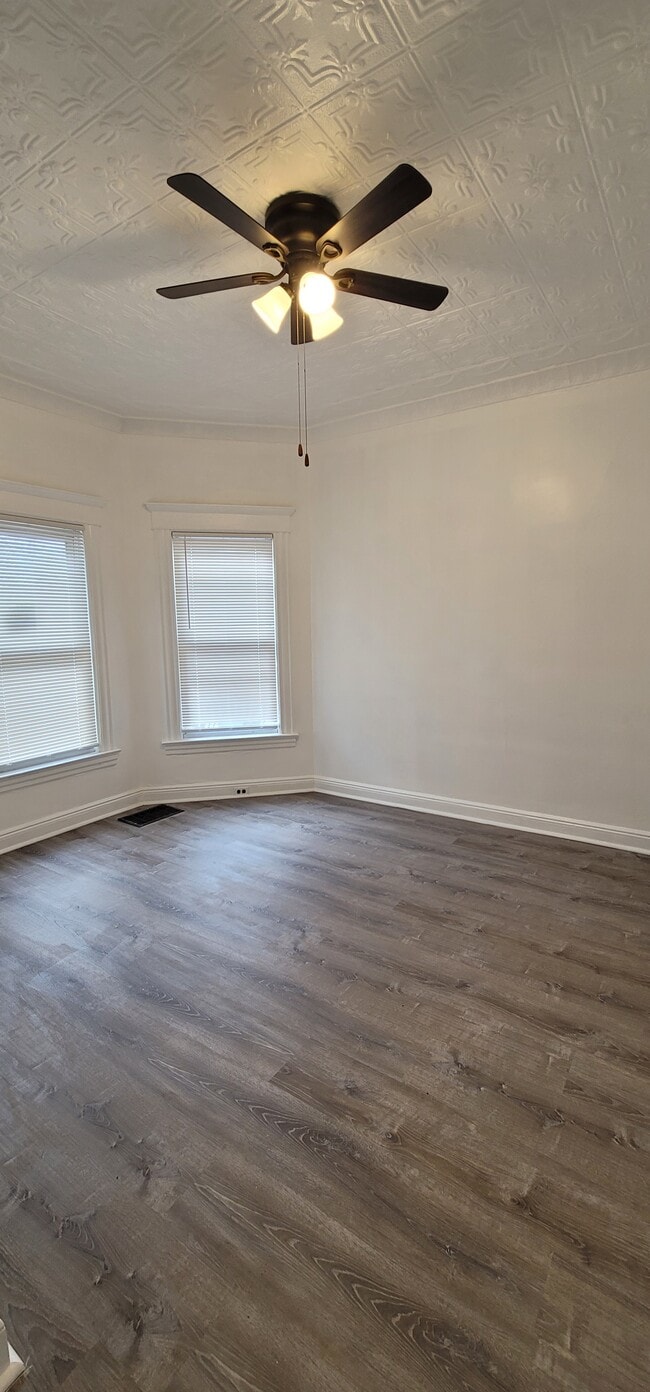 Building Photo - 40 Piaget Ave
