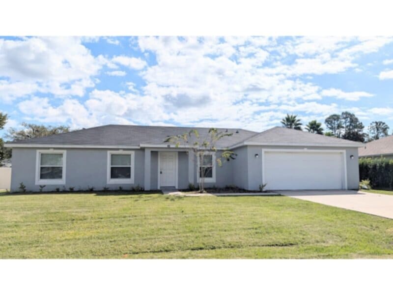 Foto principal - Spacious 4 Bedroom Newer House Available N...