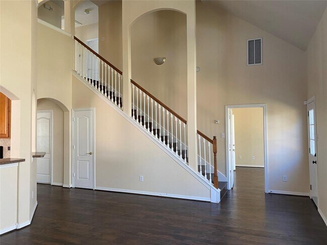 Building Photo - 9210 Hidden Lake E Dr