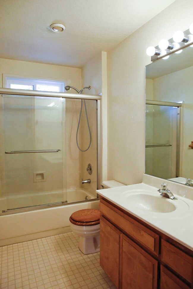 Building Photo - 540 Clay St