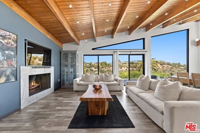 Foto del edificio - 3655 Glenridge Dr