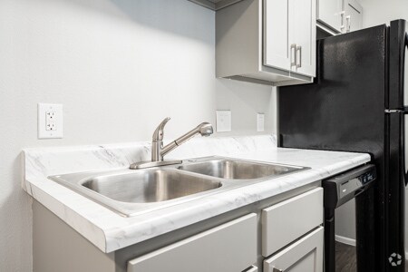 1HAB, 1BA - 644SF - Oaks at Creekside Apartments