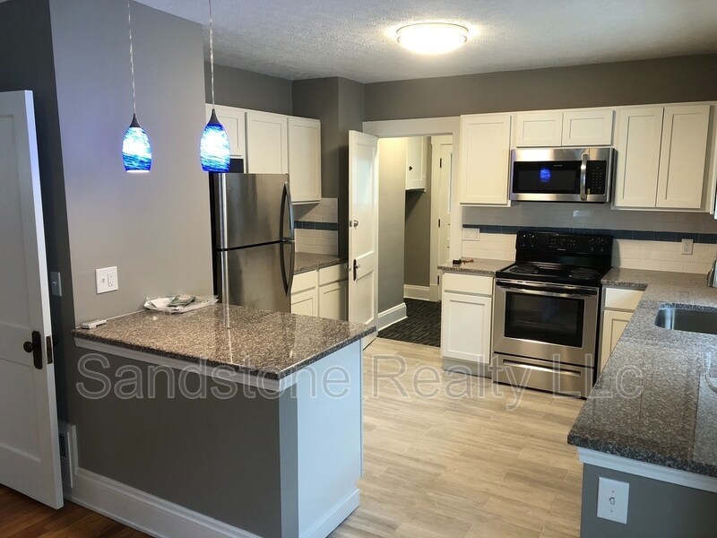 Primary Photo - 2157 Wascana Ave
