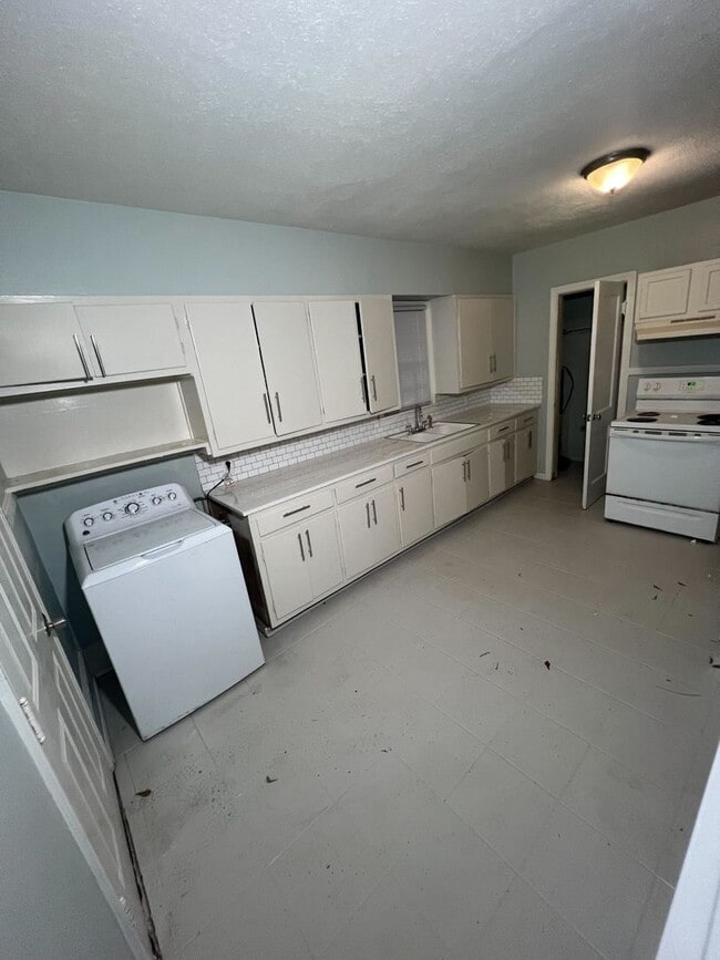 Photo - 3718 Northbrook Dr House