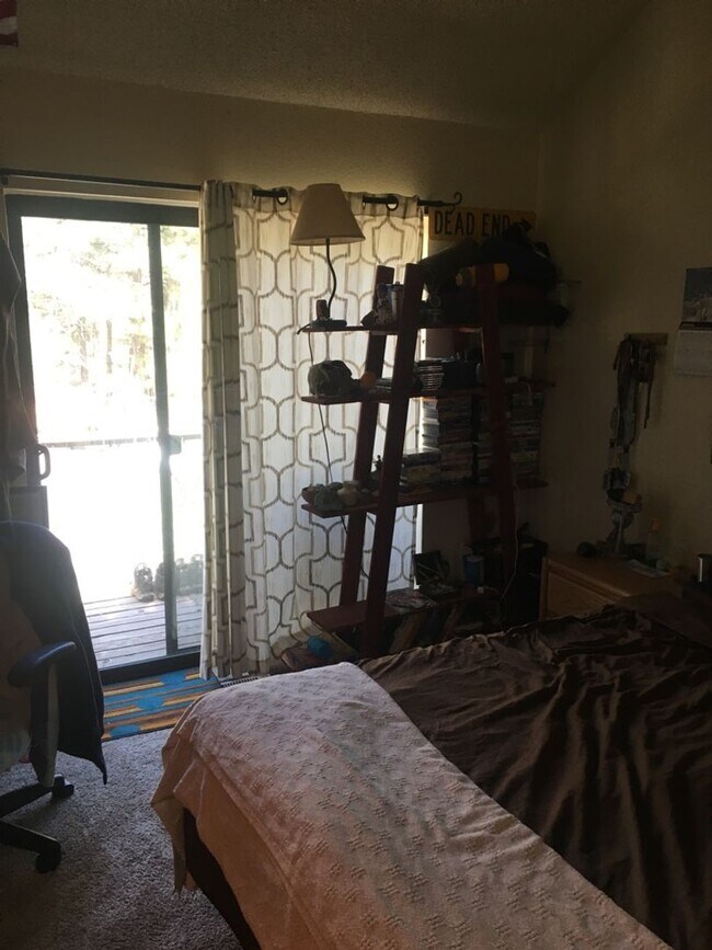 Building Photo - Nice updated Townhouse with off street parking.