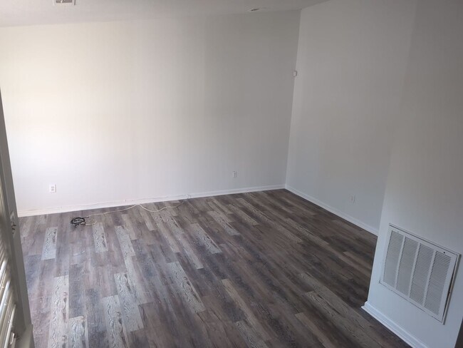 Foto del edificio - 809 Graduate Ct