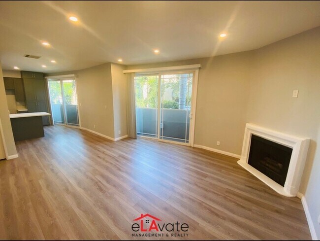 Building Photo - 14625 Dickens St