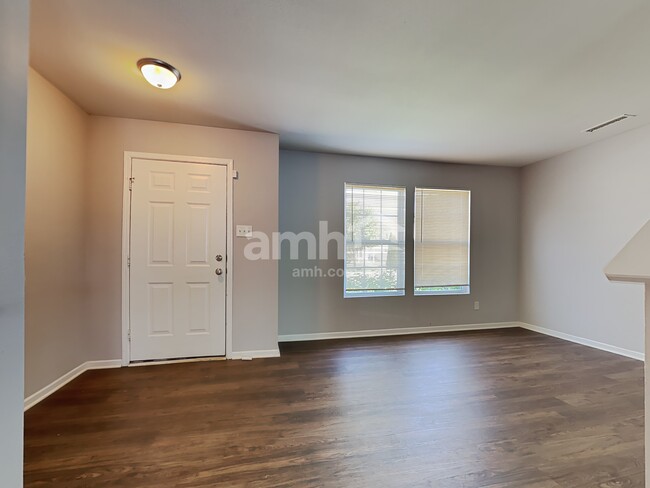 Foto del edificio - 885 Colonial Way