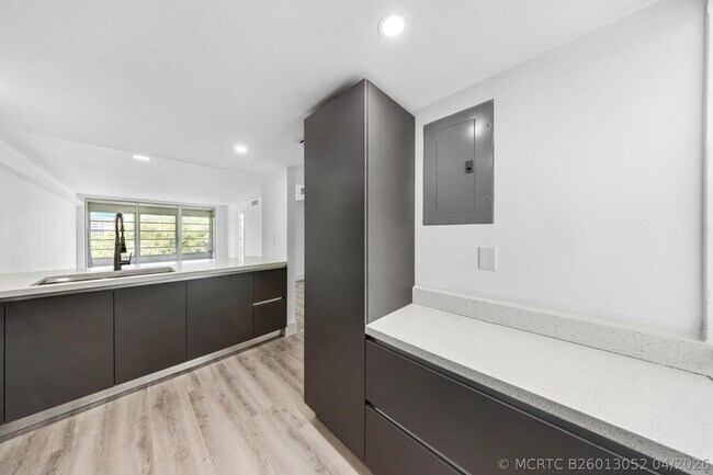 Foto del edificio - 3151 S Palm Aire Dr