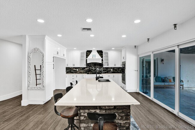 Foto del edificio - 343 Layne Blvd