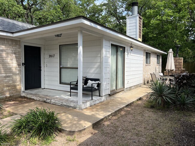 Building Photo - 3 br, 2 bath House - 2017 Wilderland Circle