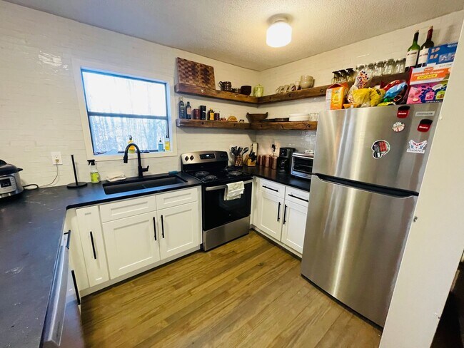 Foto del edificio - 2BR/1.5BA For Rent