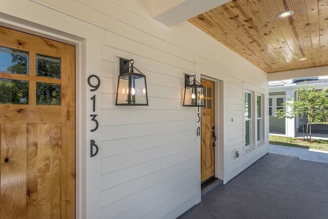 Foto del edificio - 913 E Osborne Ave