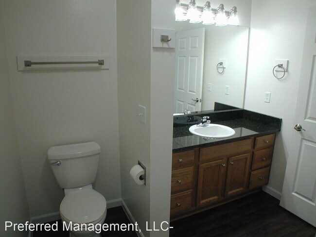 Building Photo - 1304 Diamond Ave