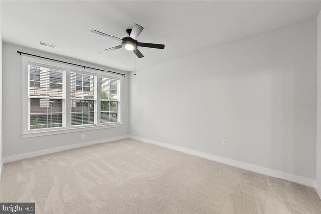 Building Photo - 2320 Field Point Rd