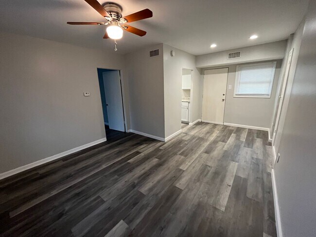 Foto del edificio - One bedroom one bath apartment in Alton